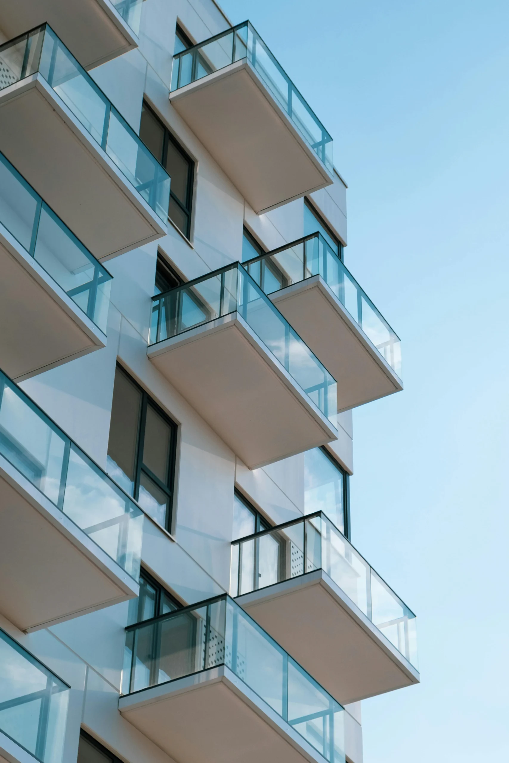pexels-jovydas-2462015 (1) edificio moderno